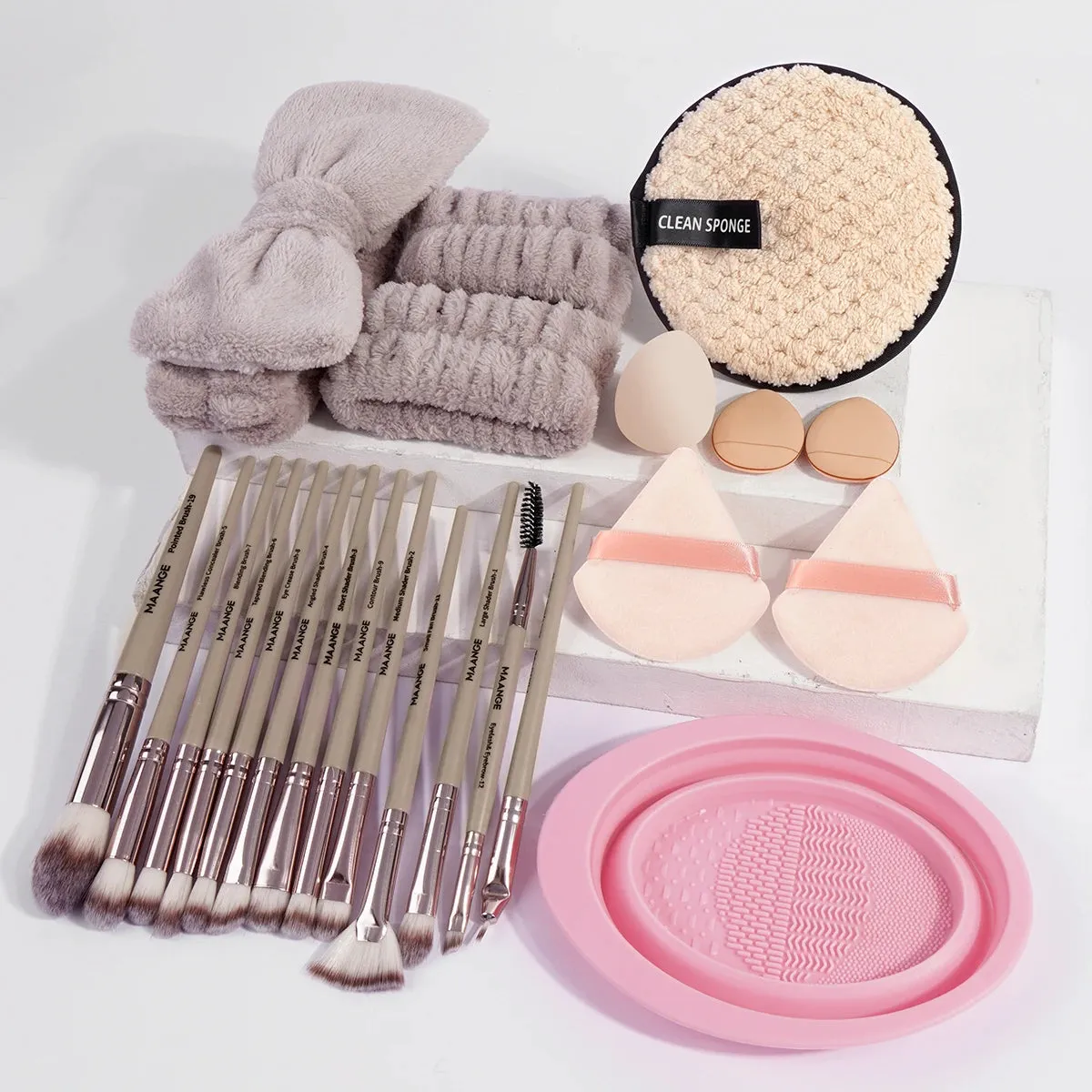 MAANGE 23-Piece Makeup Set  Brushes, Sponges & Accessories.