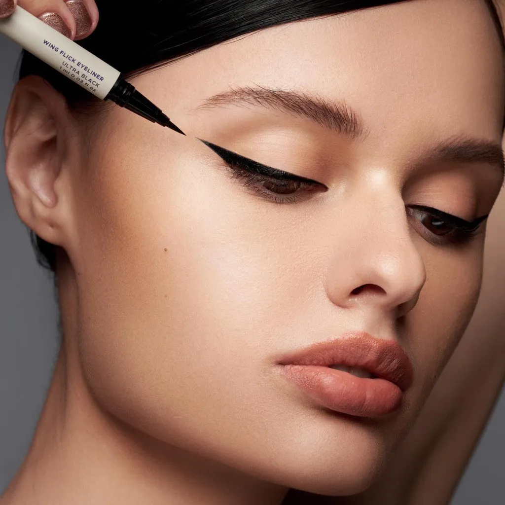 Wing Flick Eyeliner in Ultra Black